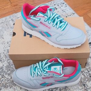 Reebok classic youth size 6